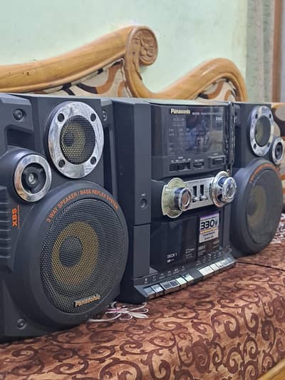 PANASONIC RX CT65 RADIO AND CASSETTES PALYER AND RECORDER WITH WOOFER