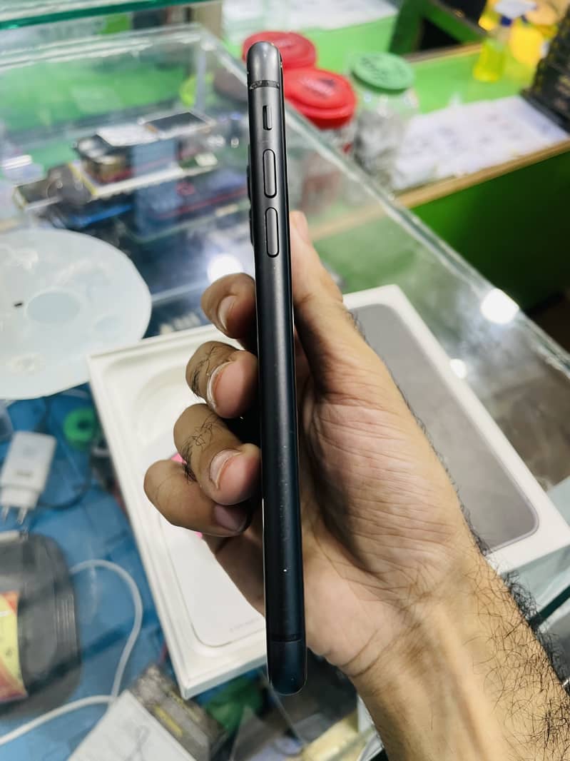Apple iPhone 11 6