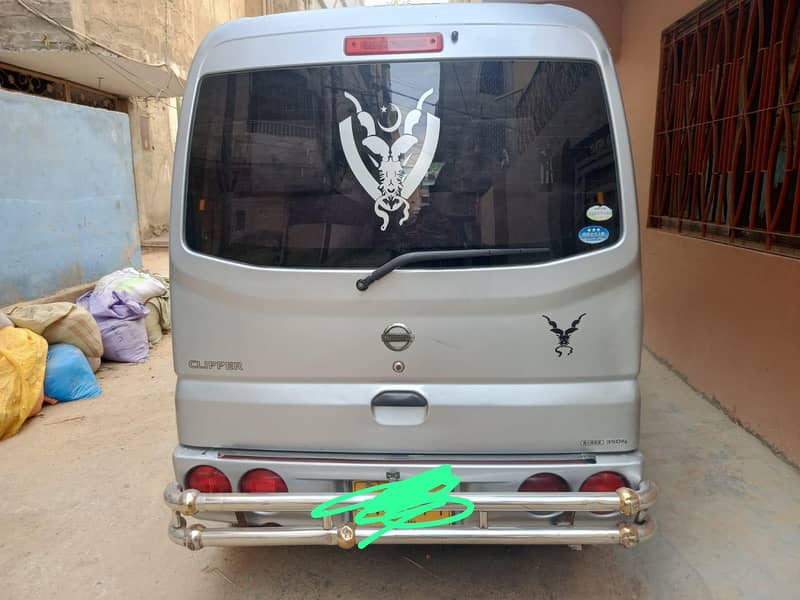 Nisan clipper 2011 Automatic 2