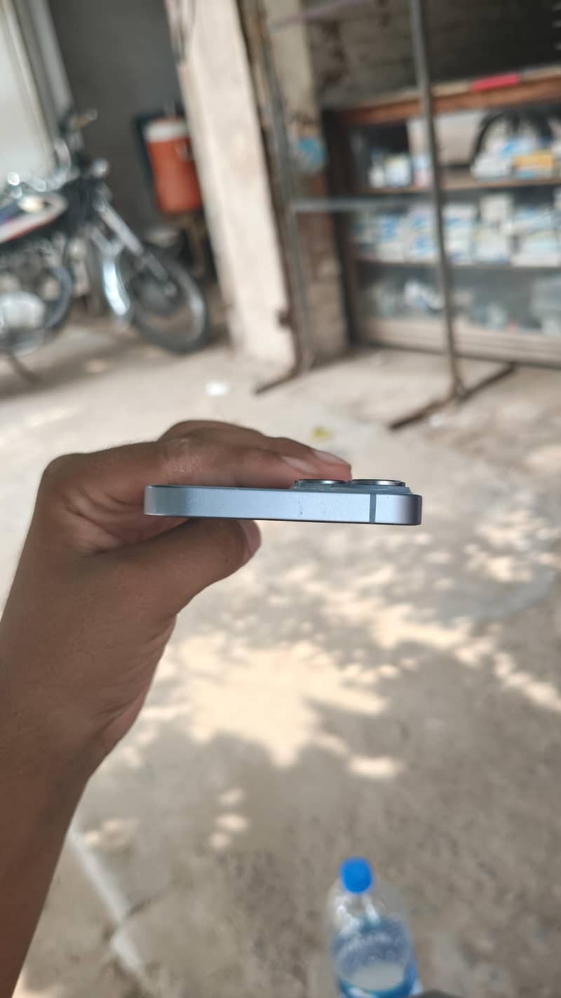 Apple iPhone 14 4