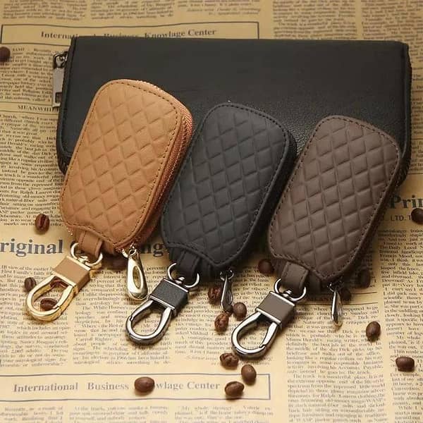 Leather Zipper Car Key Pouch with Metal Hook and Keyring (Universal)
