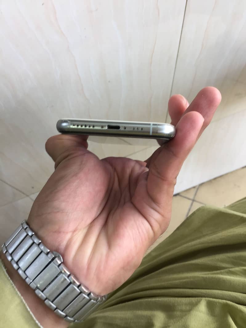 Apple iPhone 11 Pro 6