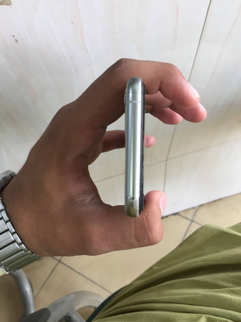 Apple iPhone 11 Pro 7