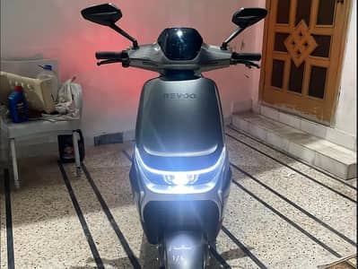 Revoo A11 LFP Lithium Battery - Fast Charging - 950 Km Driven Only