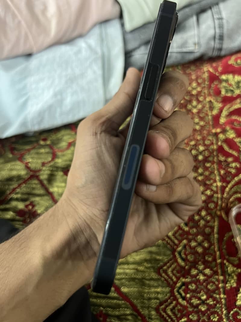 Apple iPhone 13 1