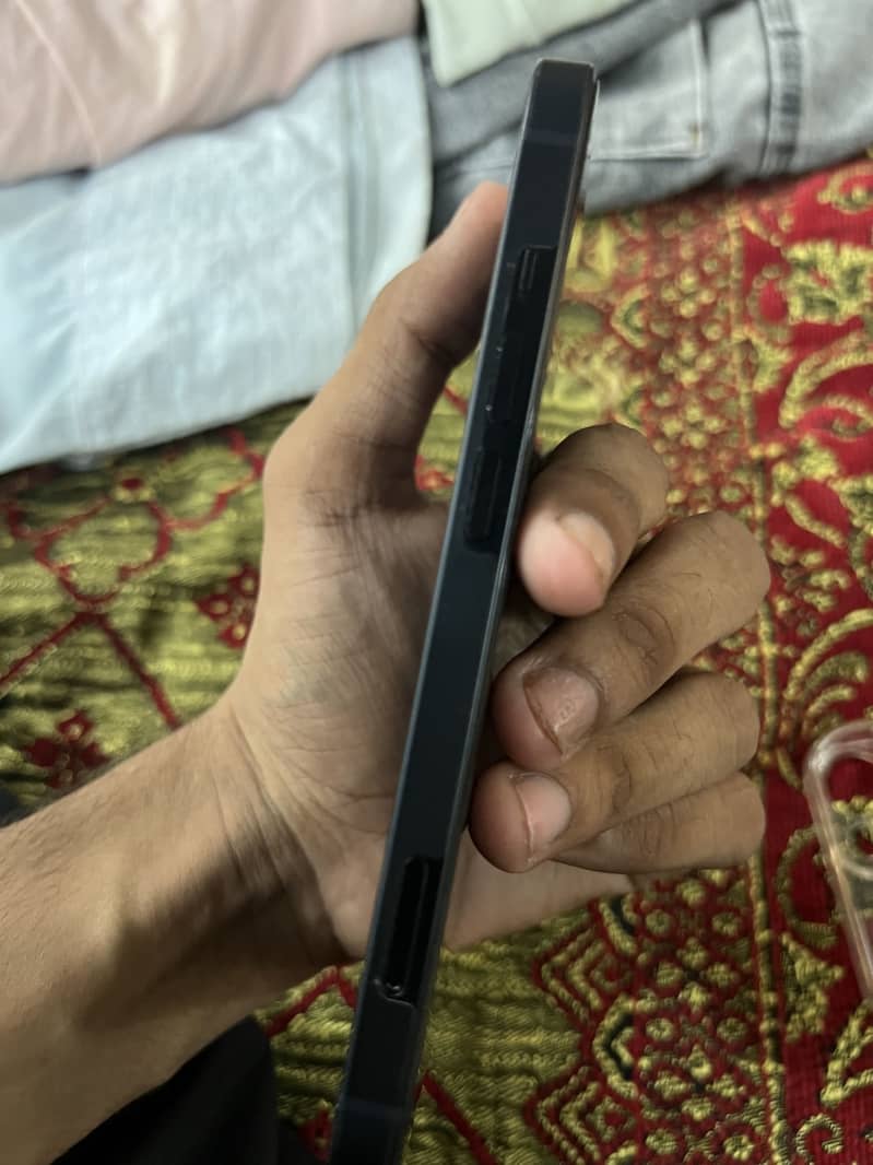 Apple iPhone 13 4