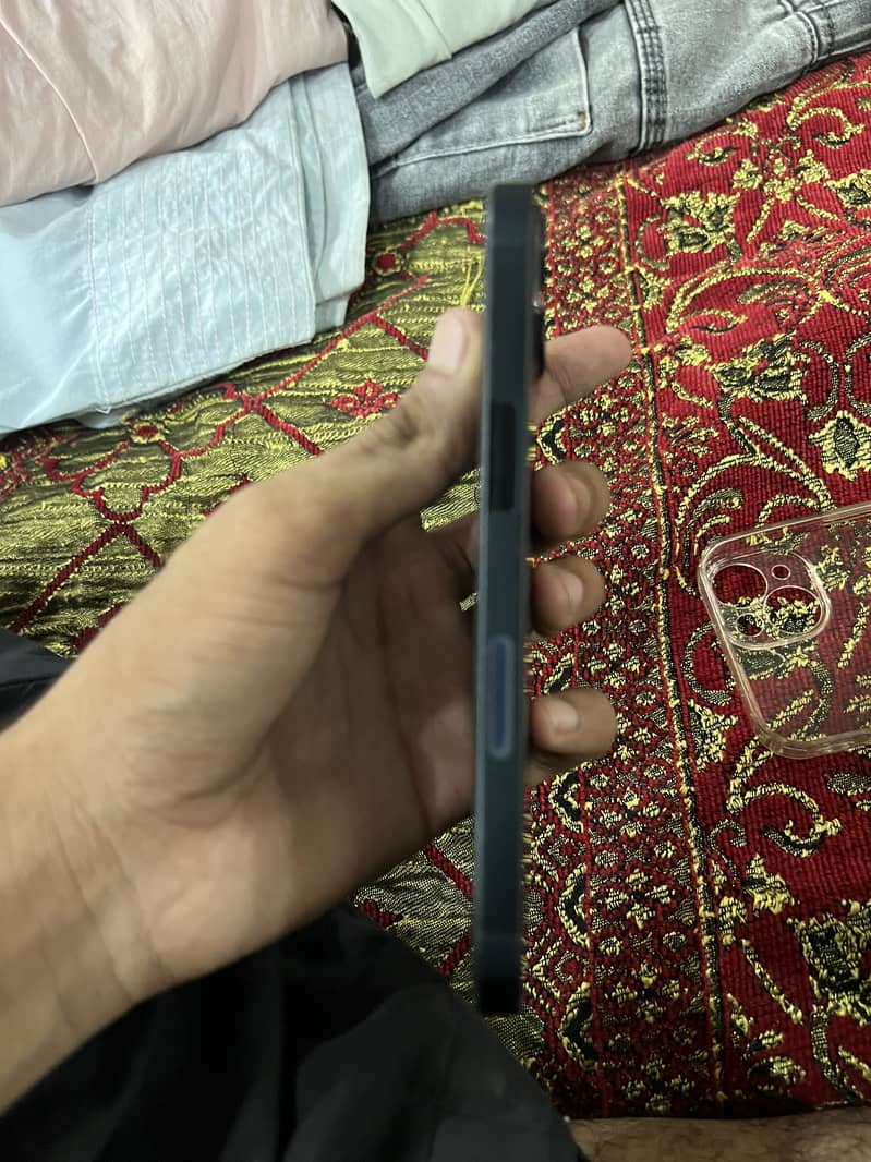 Apple iPhone 13 7