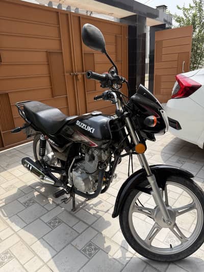 Suzuki bike Gd110s black colour