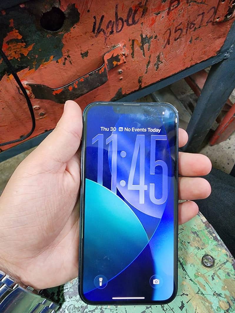 Apple iPhone 13 1