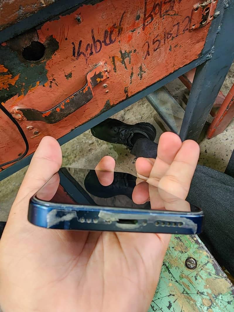 Apple iPhone 13 4