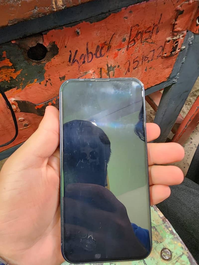 Apple iPhone 13 5