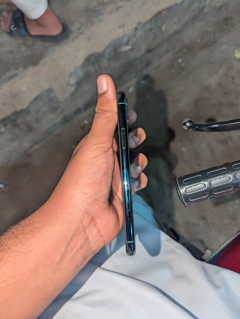Apple iPhone 11 Pro 3