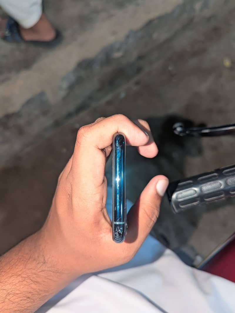 Apple iPhone 11 Pro 4