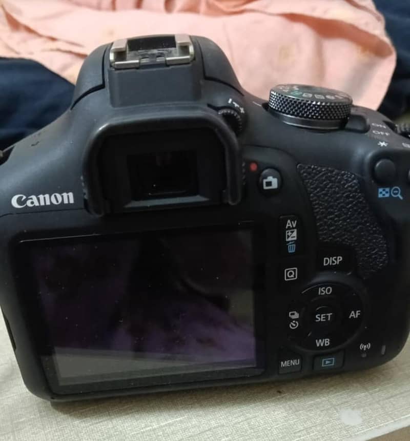 CANON EOS 1500D 1