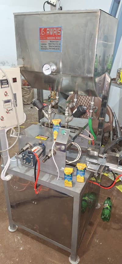 Tetra Pack Box Juice Filling Packing Machine in Steel Body