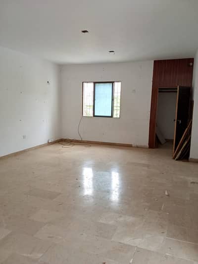 NEWLY PORTION 2ND FLOOR 400SQURE YARDS AVAILABLE FOR RENT