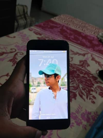 Apple iPhone SE
