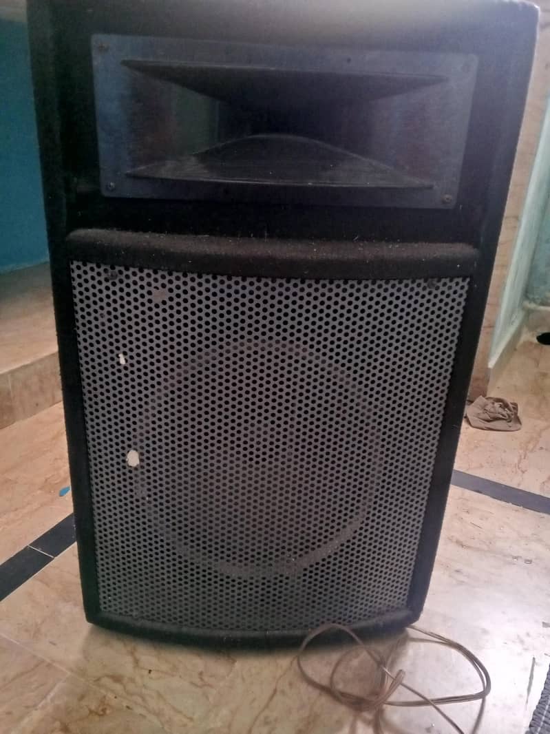 two piece speaker set 0