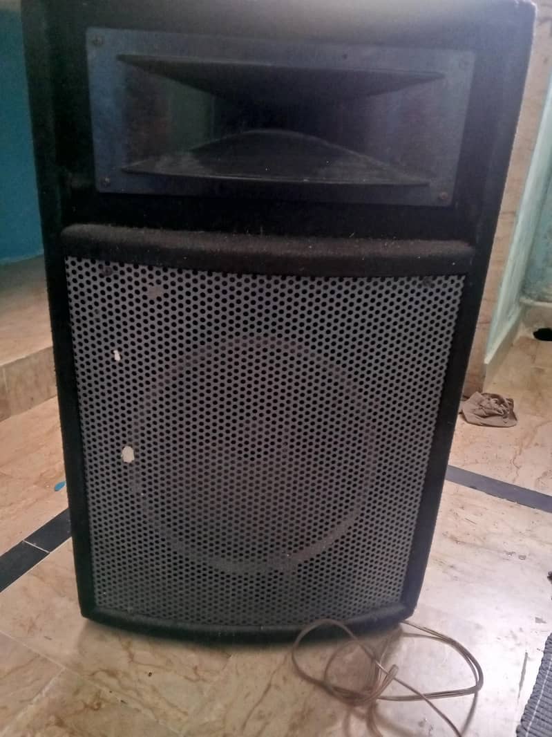 two piece speaker set 1
