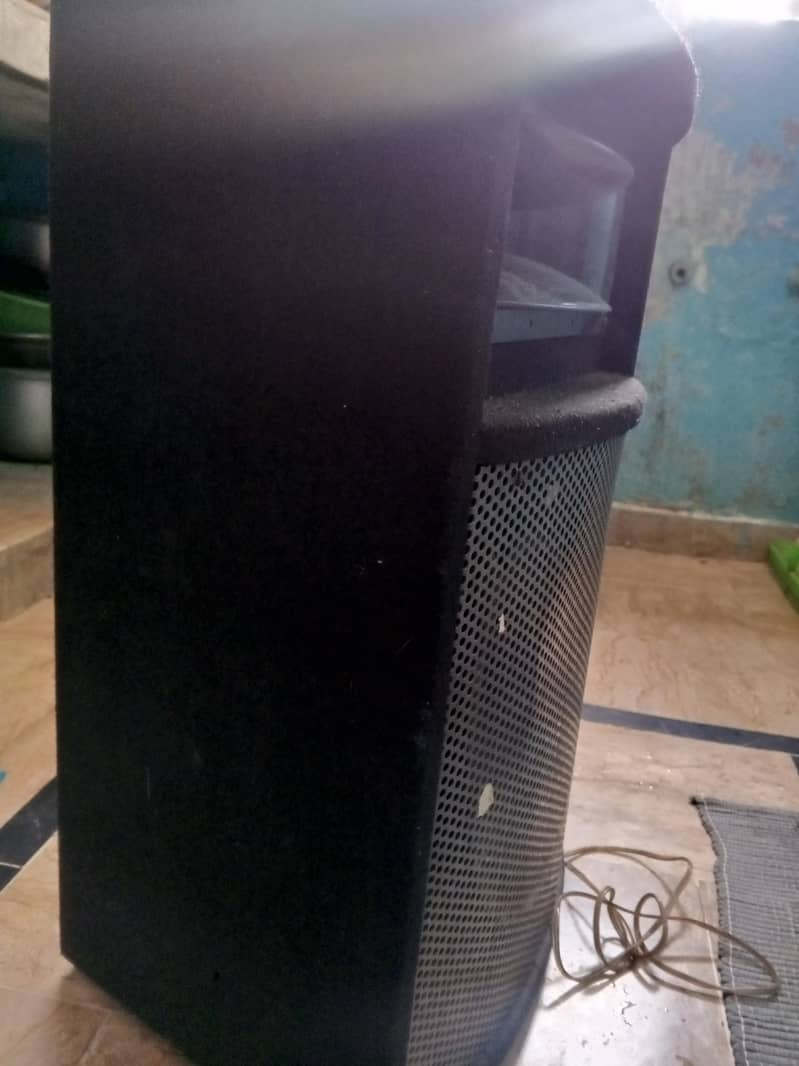two piece speaker set 3