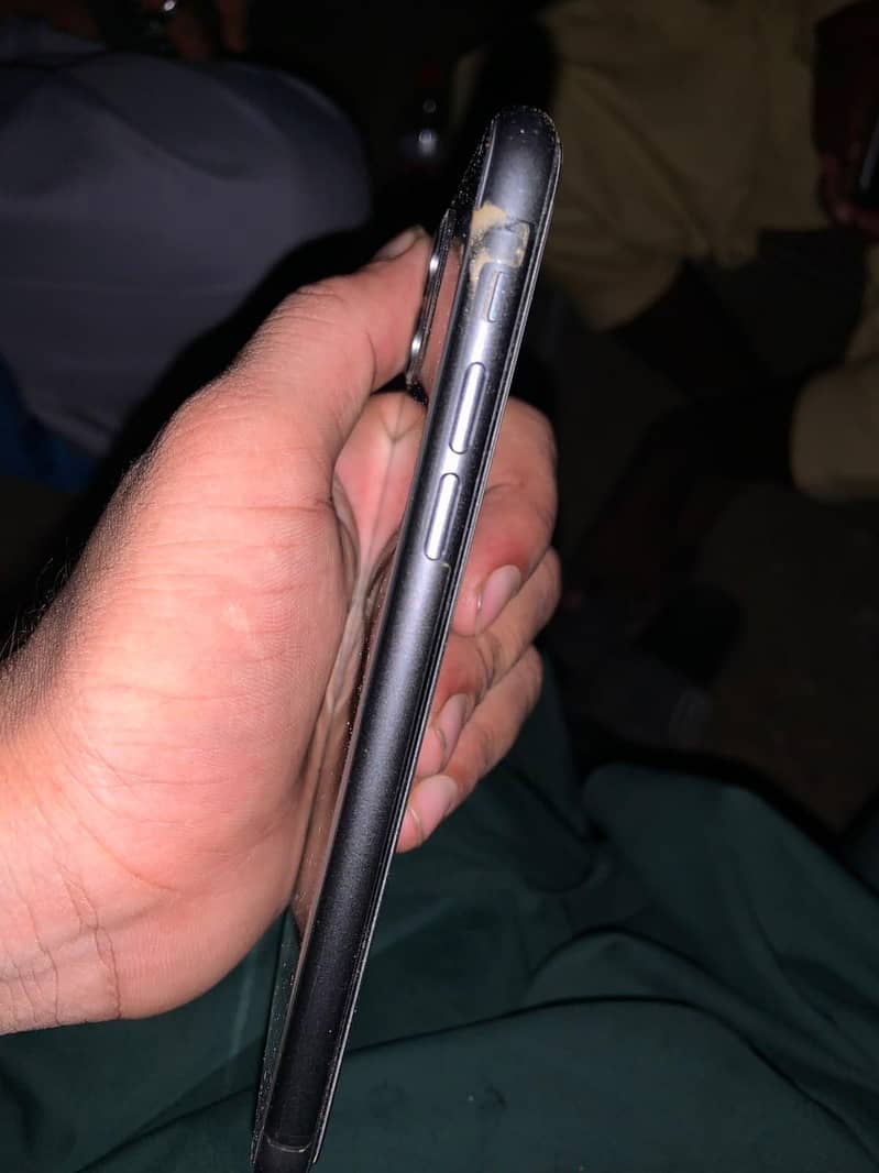 Apple iPhone 11 3