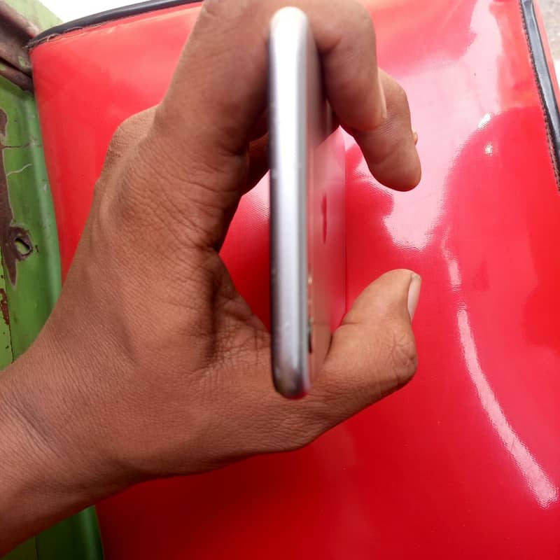 Apple iPhone 6S Plus 2