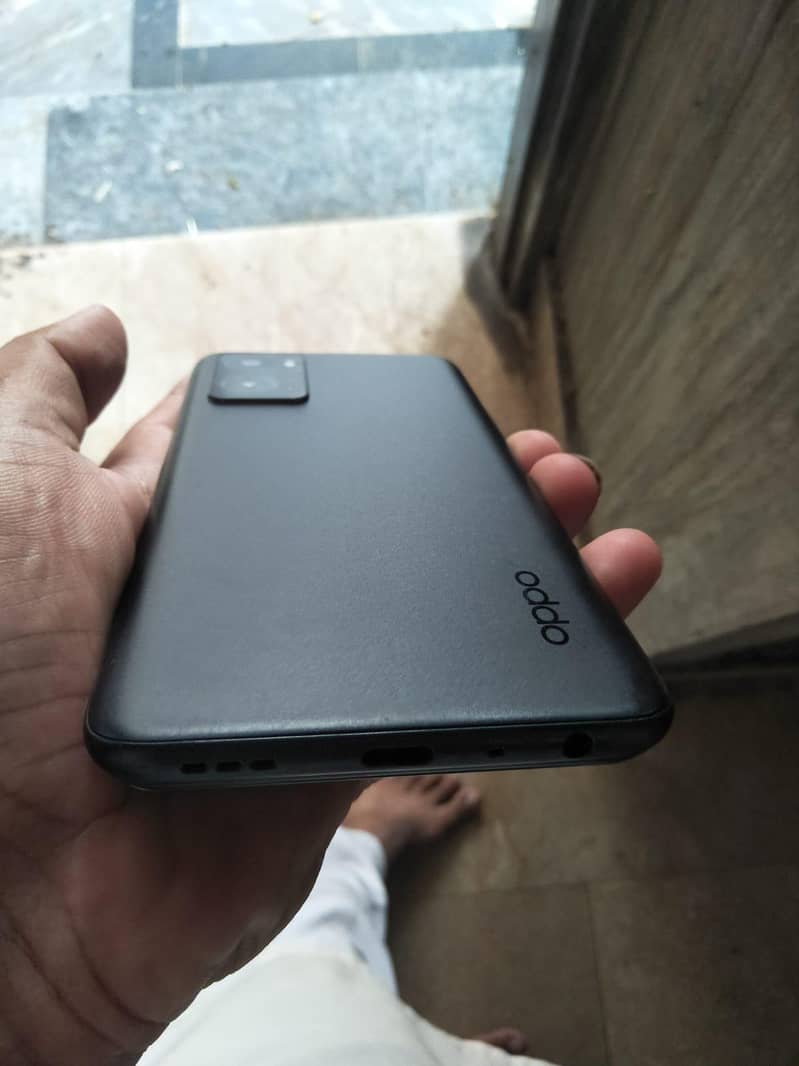 OPPO A76 1