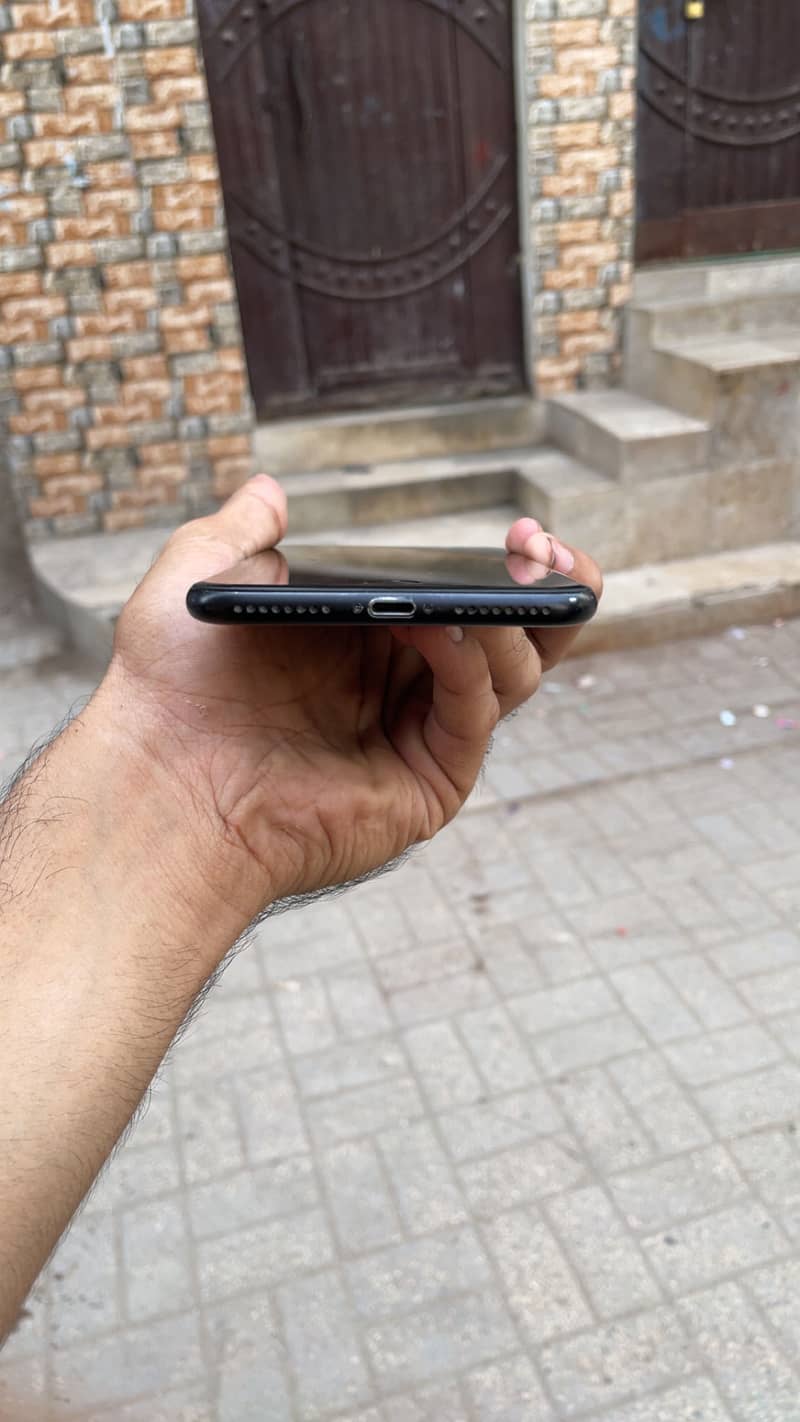 Apple iPhone 7 Plus 2
