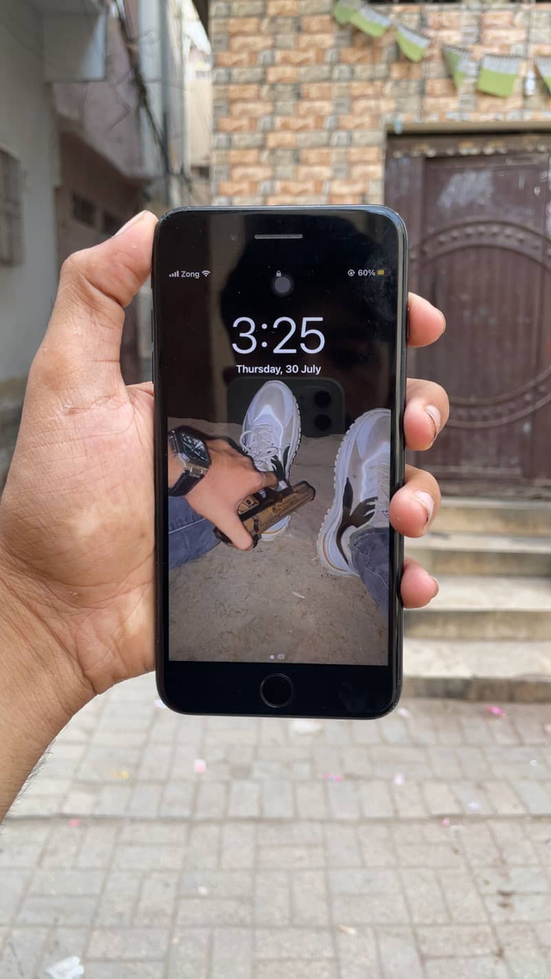 Apple iPhone 7 Plus 6