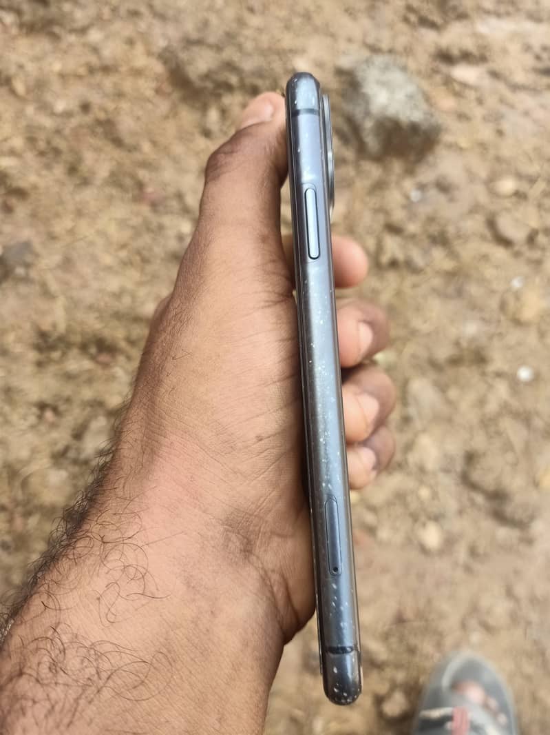 Apple iPhone 11 3