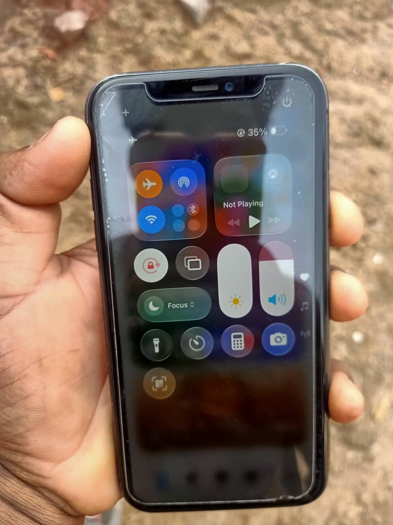 Apple iPhone 11 4