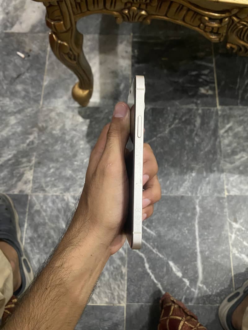 Apple iPhone 12 4