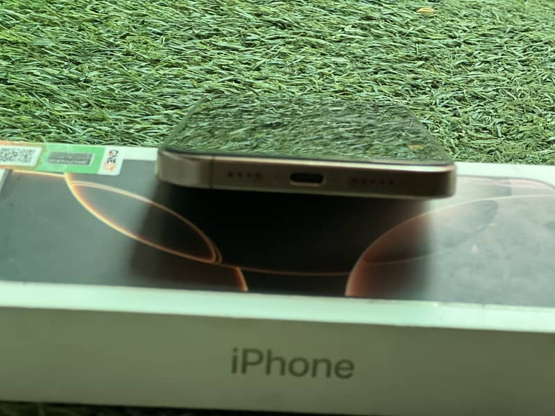 Apple iPhone 16 Pro Max 3