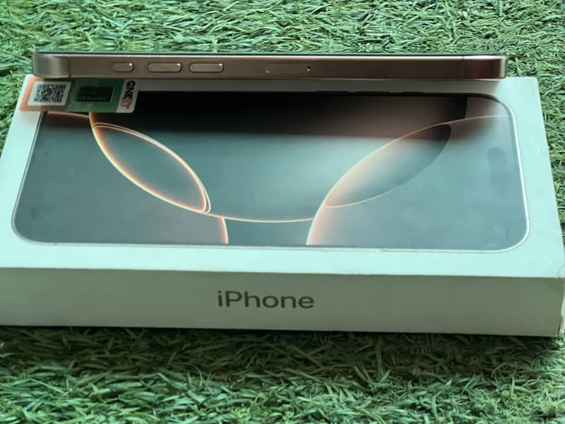 Apple iPhone 16 Pro Max 4