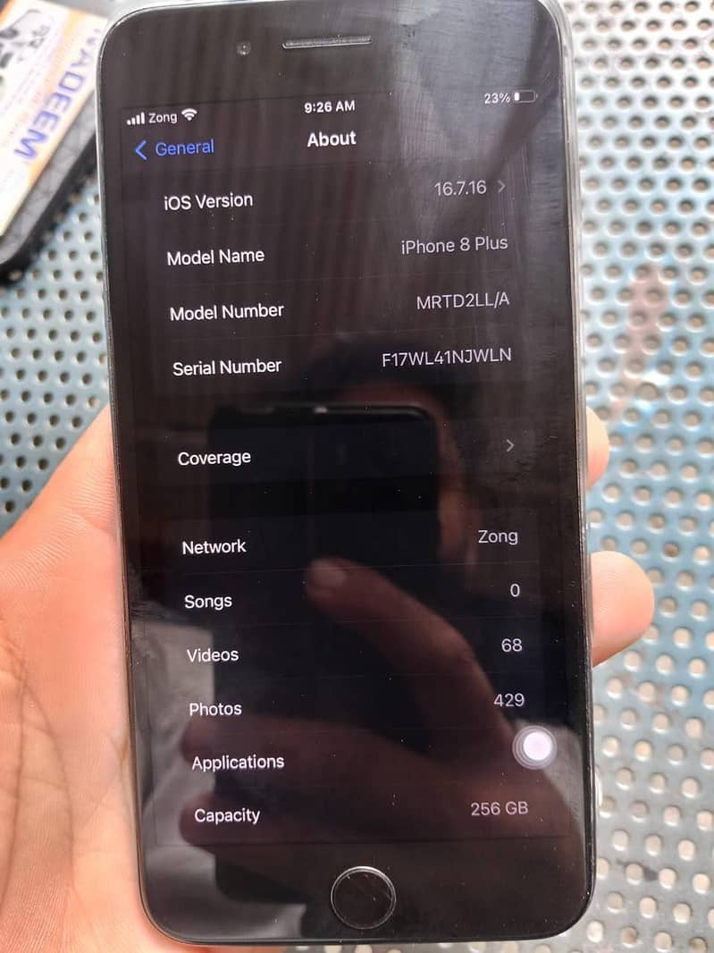 Apple iPhone 8 Plus 2