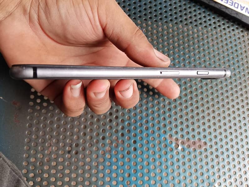 Apple iPhone 8 Plus 3