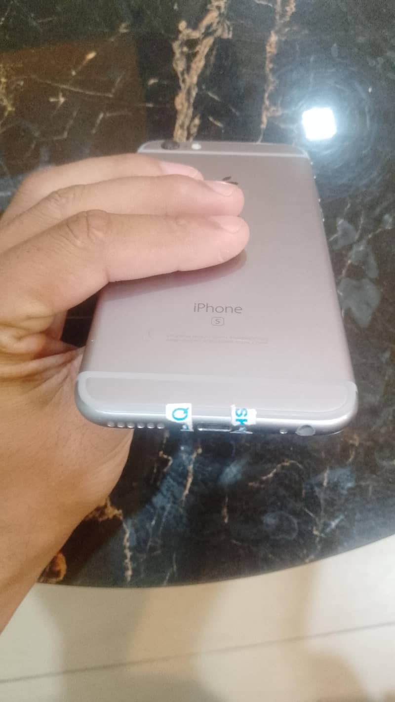 Apple iPhone 6S 2