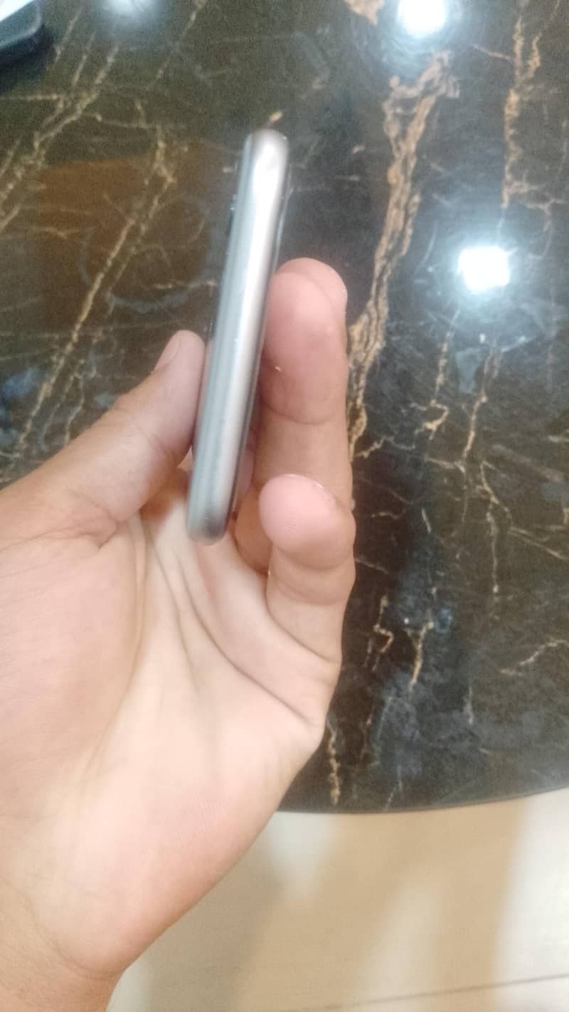 Apple iPhone 6S 4