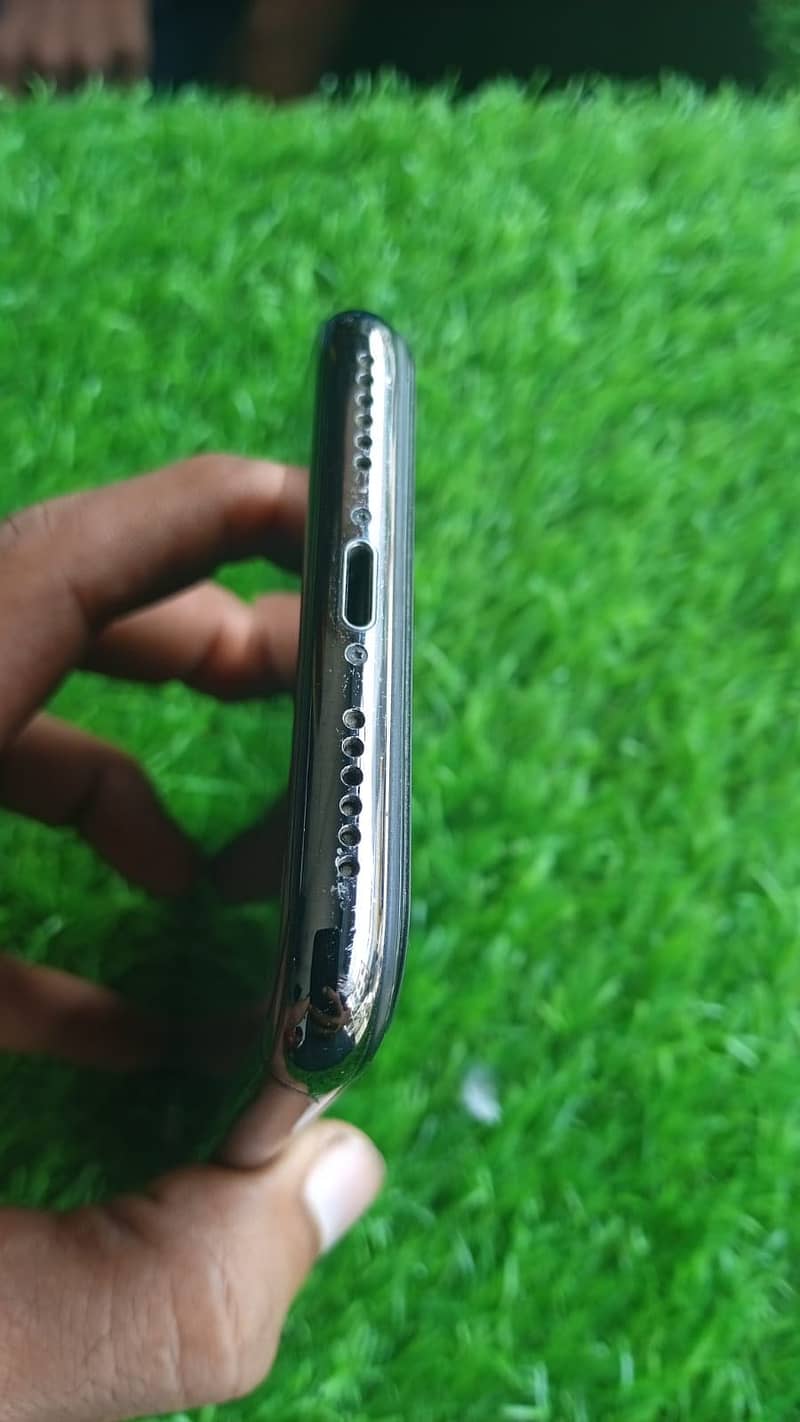Apple iPhone X 3