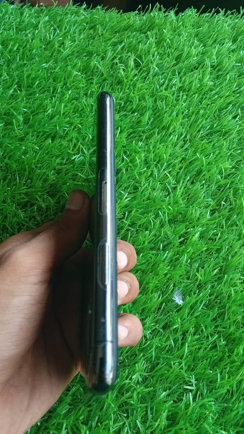 Apple iPhone X 5