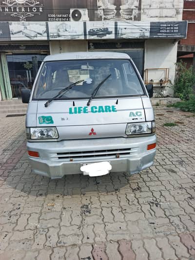 Mitsubishi L300 2005