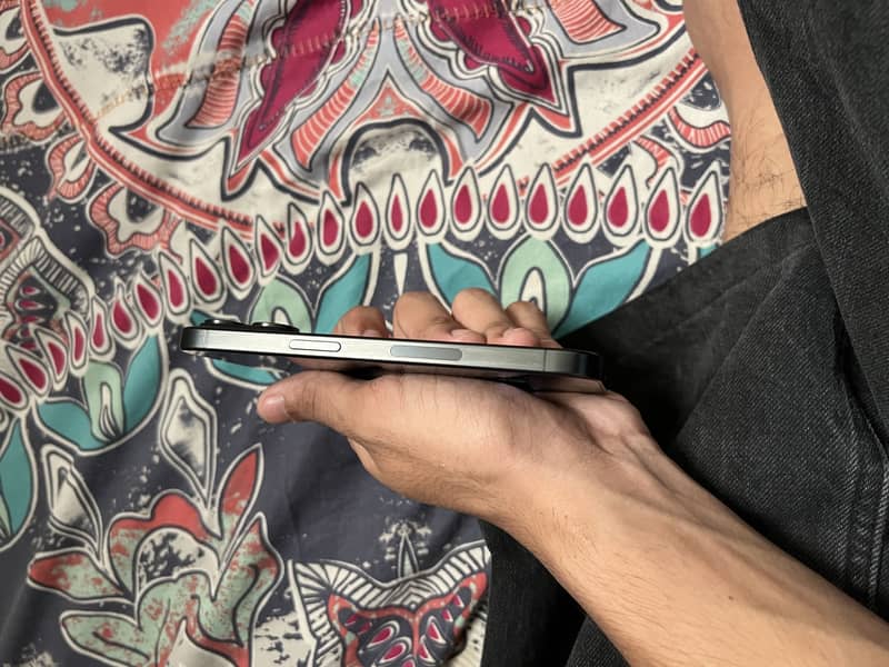 Apple iPhone 15 Pro 4