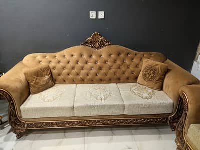 Comfortable 6 Seater Sofa  – Excellent Condition
