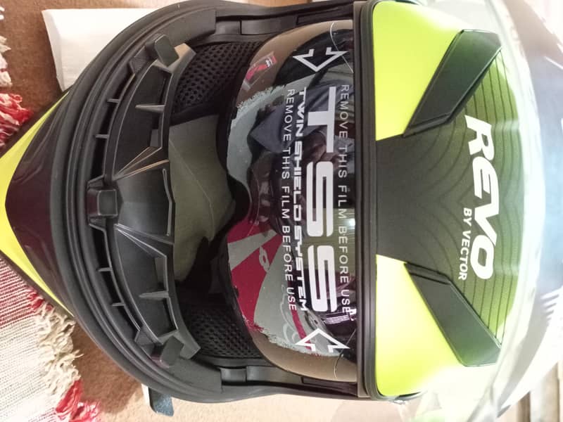 DOT VECTOR HELMET 1