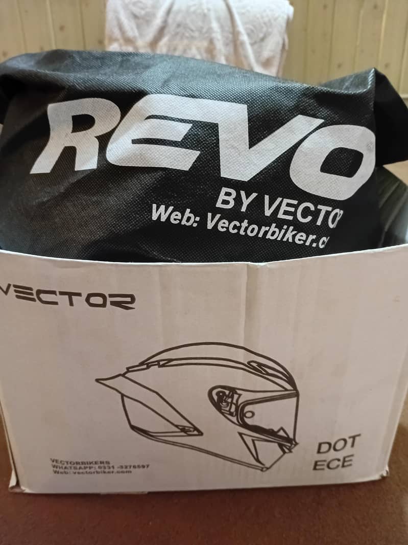 DOT VECTOR HELMET 3