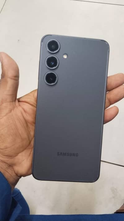 Samsung Mobile S24 fE