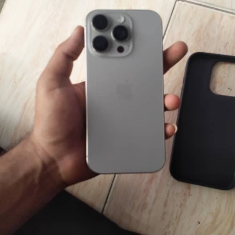 Apple iPhone 16 Pro 0