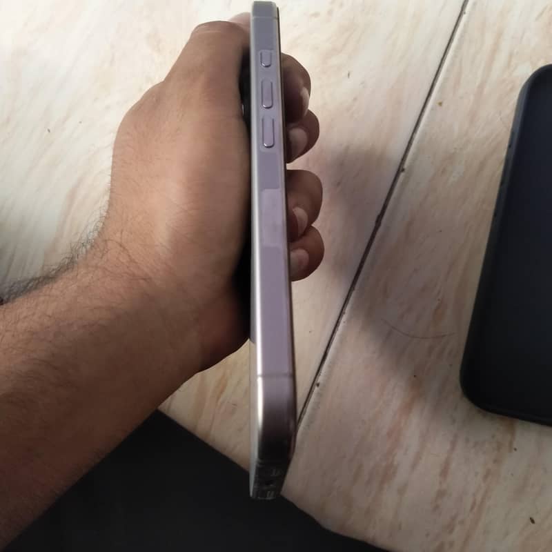 Apple iPhone 16 Pro 1