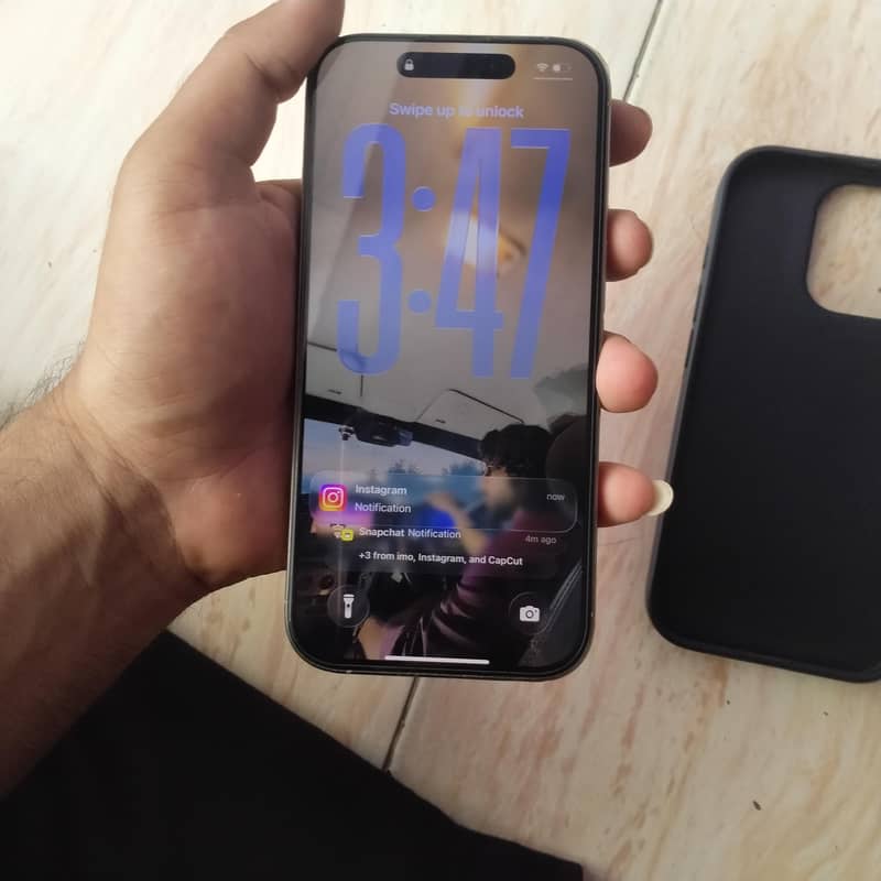 Apple iPhone 16 Pro 4