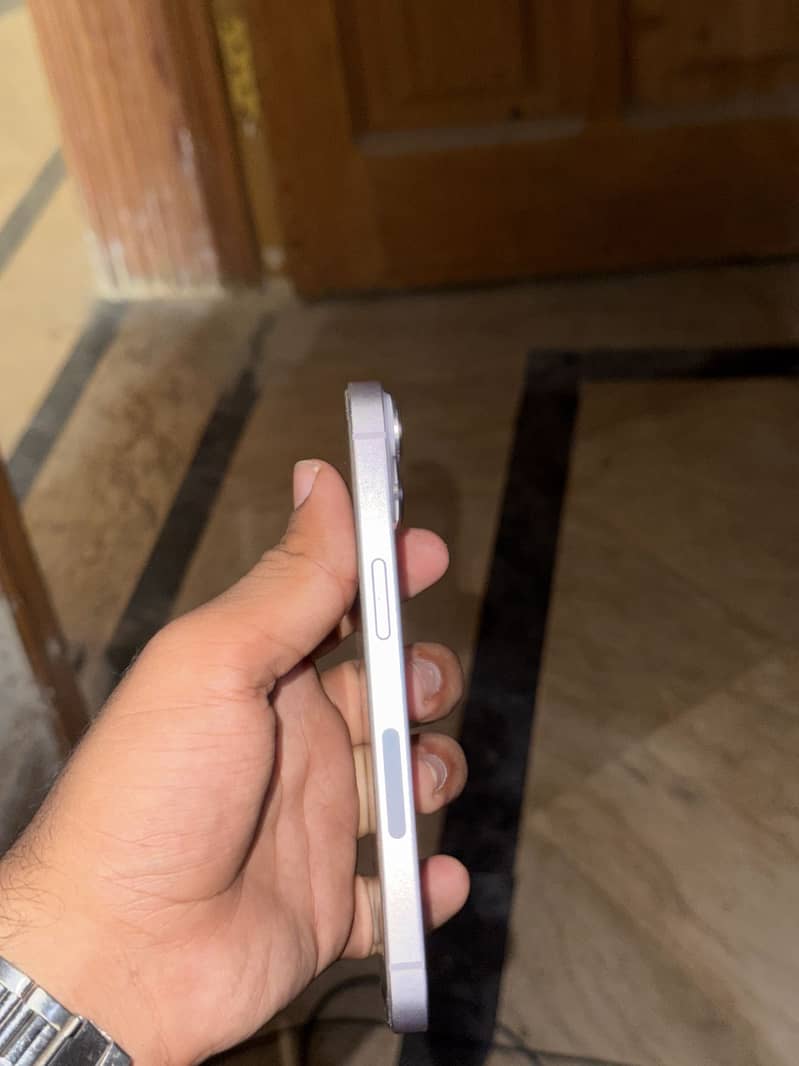 Apple iPhone 14 4